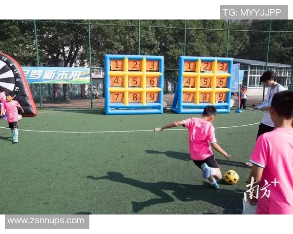 九宫格足球挑战，猜球星考验你的足球知识与眼力